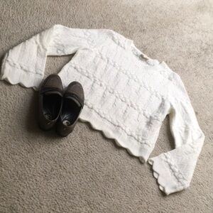 AARON & AMBER/“VANILLA”SCALLOPED CUFFS & HEM CABLE KNIT SWEATER/NEW